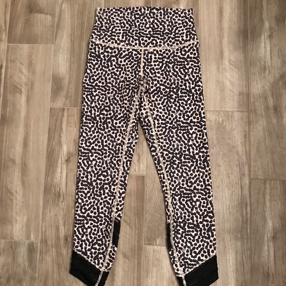 Lululemon leopard print high waist leggings - Picture 4 of 13